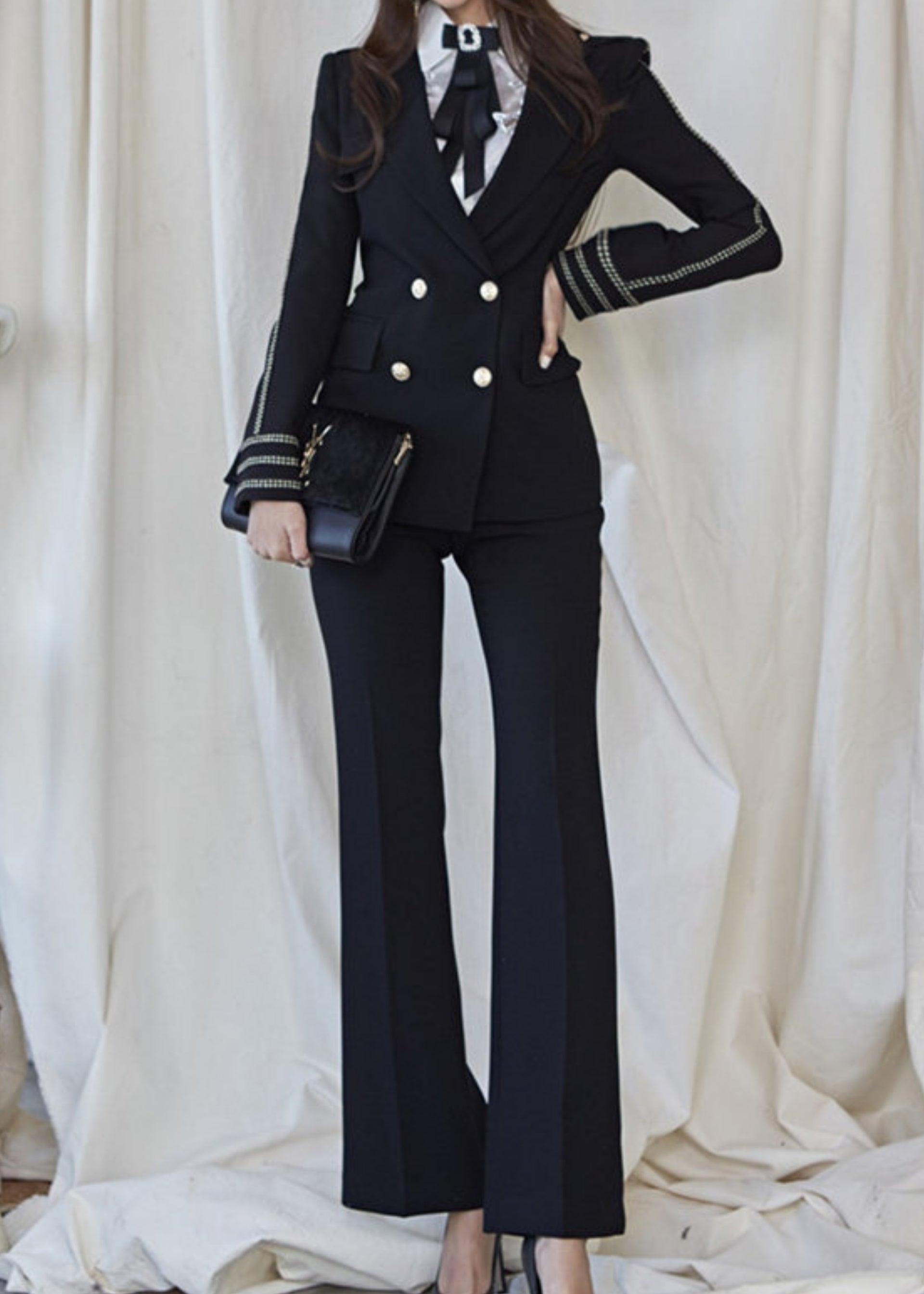 Manna Suit